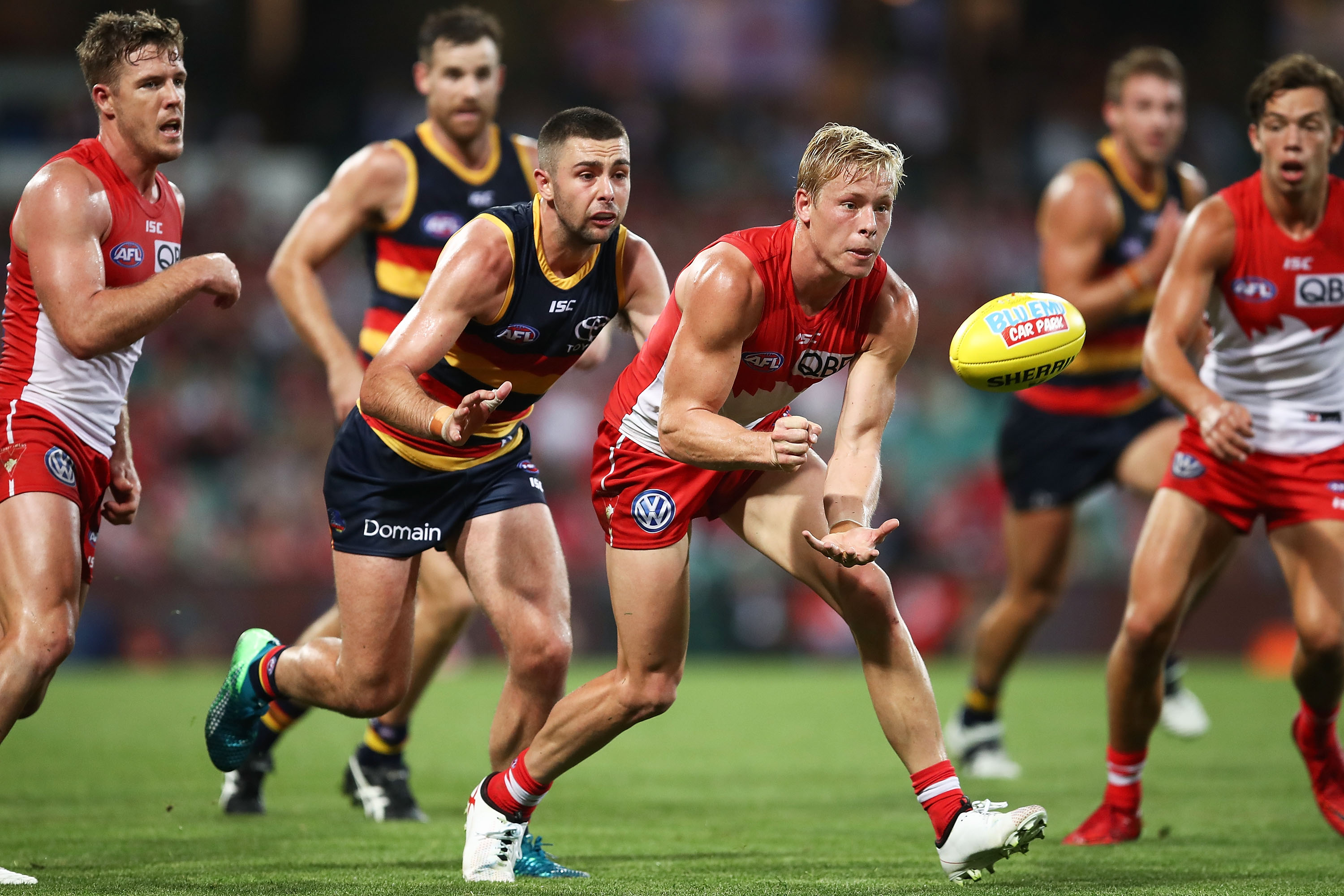 AFL 2018 Round 05 - Sydney v Adelaide SYDNEY, AUSTRALIA - APRIL 20: Isaac Heeney of the Swans handpasses during the round five AFL match between the Sydney Swans and the Adelaide Crows at Sydney Cricket Ground on April 20, 2018 in Sydney, Australia. (Photo by Brendon Thorne/Getty Images)